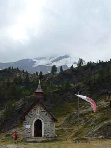 Soldatenkapelle an der Zufallhütte – im Hintergrund der Cevedale