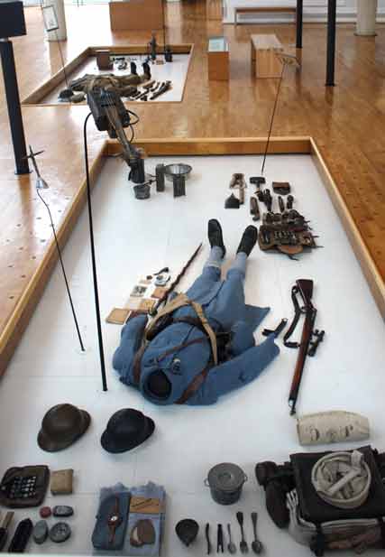 Bodenvitrine im Museum von Peronne